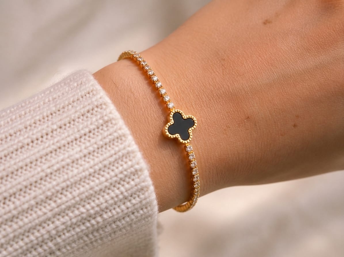 Pulseira Trevo Preto Cristais - Aço